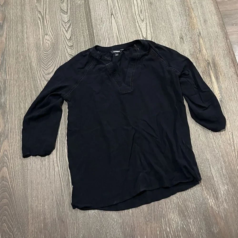 Express Blouse Top Roll Tab 3/4 Sleeve V-Neck Pullover Rayon Black Small